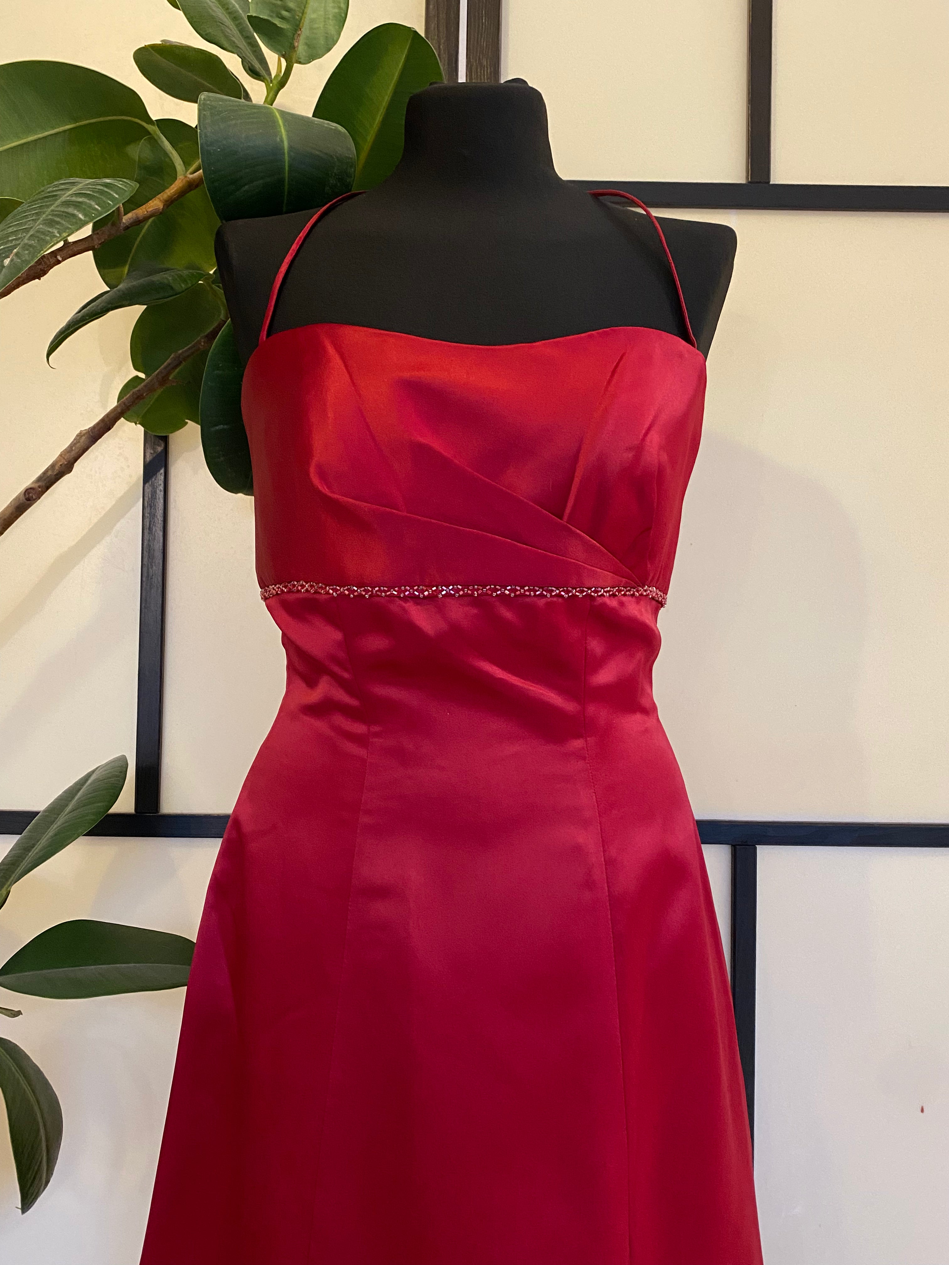 Czerwona suknia maxi
