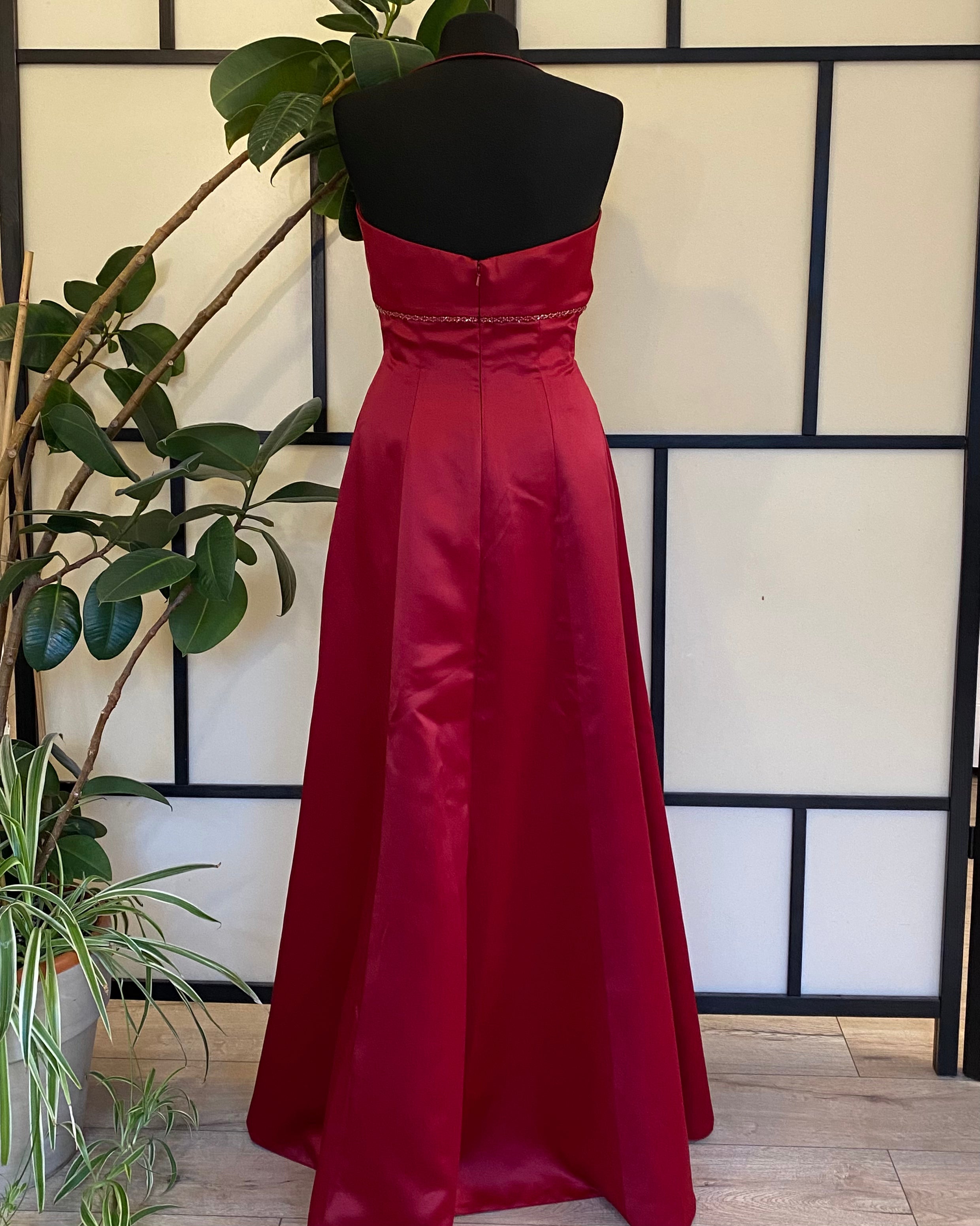 Czerwona suknia maxi
