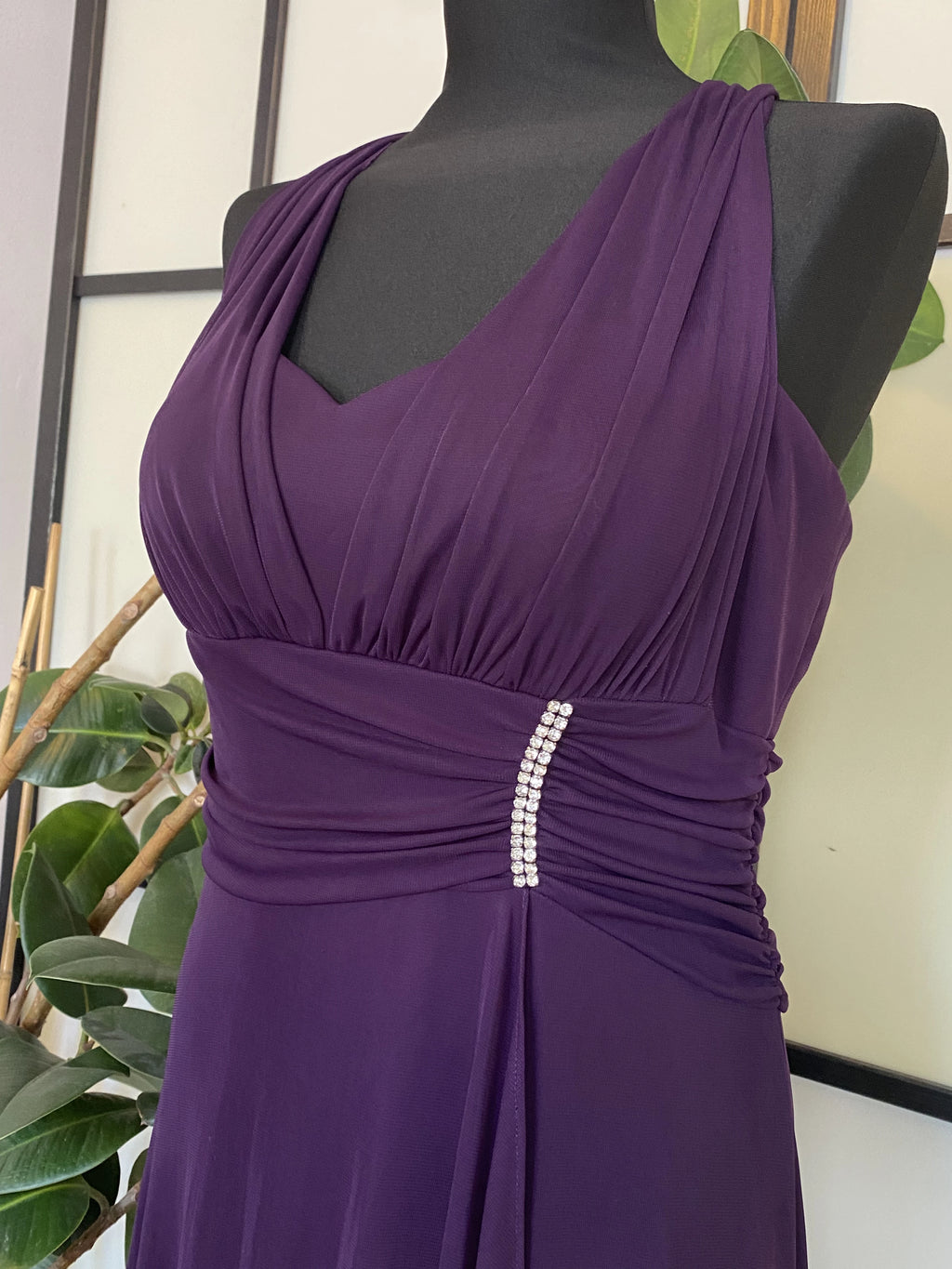 Fioletowa suknia maxi