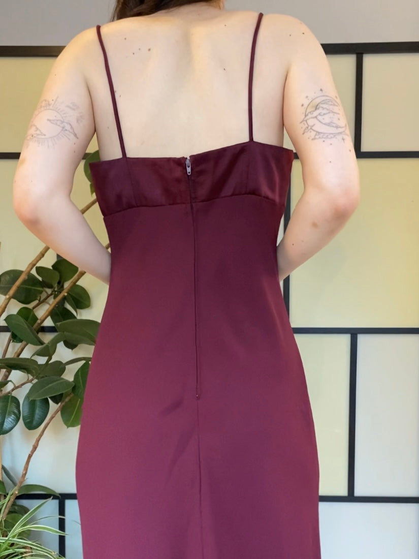 Bordowa suknia empire waist