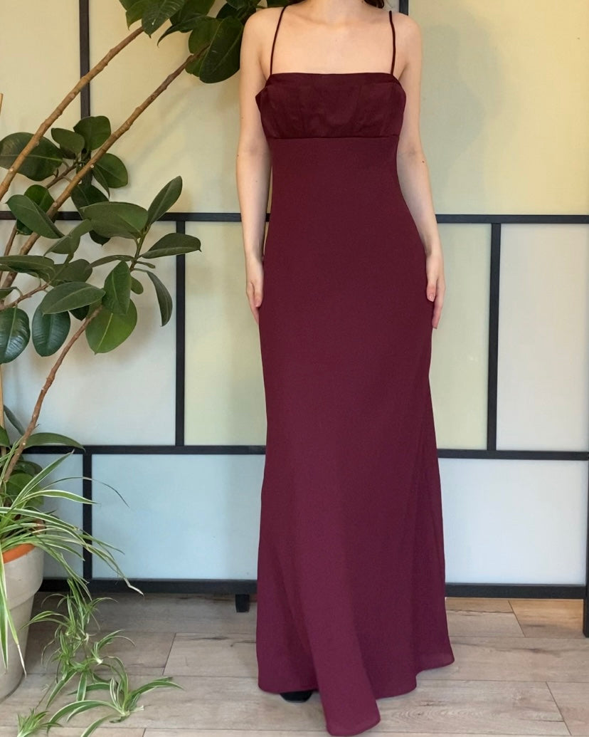 Bordowa suknia empire waist