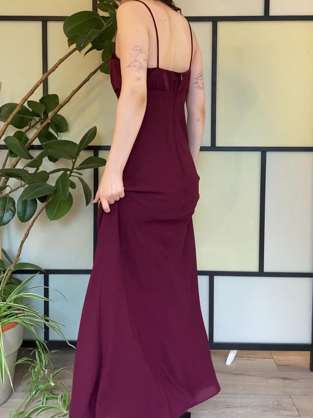 Bordowa suknia empire waist